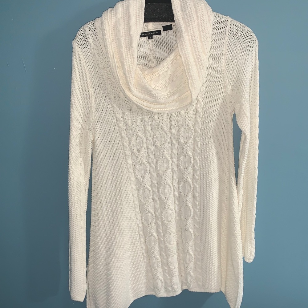 Women’s knitted sweater